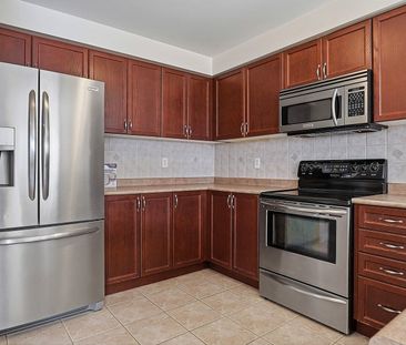 For Lease - 32 Warnford Circle, Ajax, Ontario - Photo 4