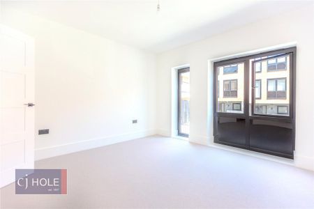4 bedroom terraced house to rent - Photo 3