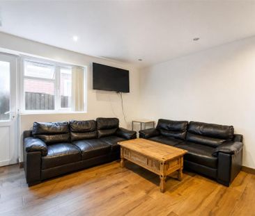 8 bedroom house to rent - Photo 1