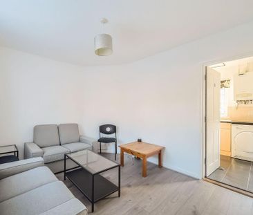 5 bedroom semi-detached house to rent - Photo 3