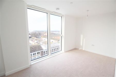 The Broadway, Crawley - Photo 5