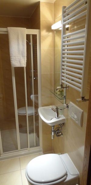 BILLS INCLUDED - Self-contained Studio Apartment in Bloomsbury, London WC1H - Photo 1