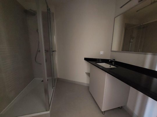 location Appartement T3 DE 60.1m² À MARSEILLE - Photo 1