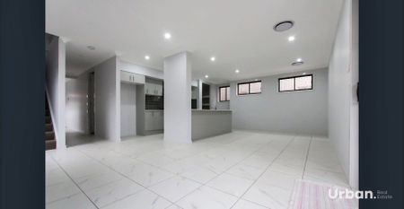 Modern Family Living in a Prime Location - 4 Bedrooms, 2 Bathrooms, Double Garage - Photo 5
