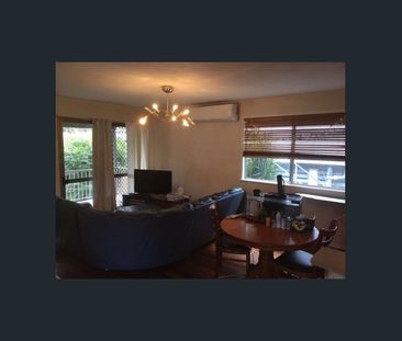 An easy maintained Family home at Holland Park West for rent! - Photo 1