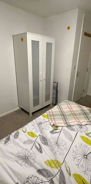 Spacious Double Room in Clean & Tidy Shared House Room 1 - Photo 1