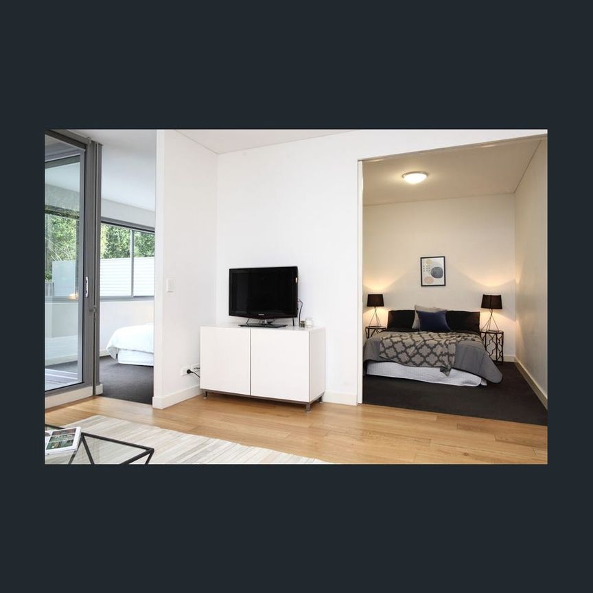 MODERN 2 BEDROOM APARTMENT - Photo 1