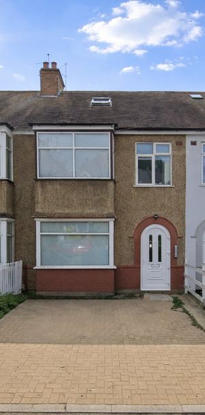 Studio Flat, Parkfield Road, HA2 - Photo 2