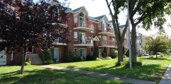 Grand 4 1/2 style condo à louer à Boisbriand - Photo 2