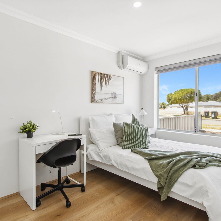 Bassendean - Photo 1