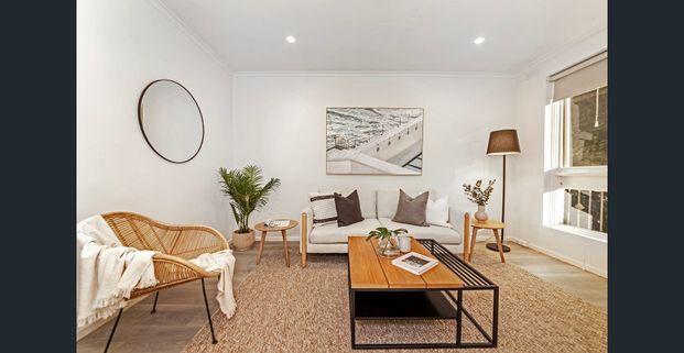 First floor apartment with lots of natural light - Photo 1