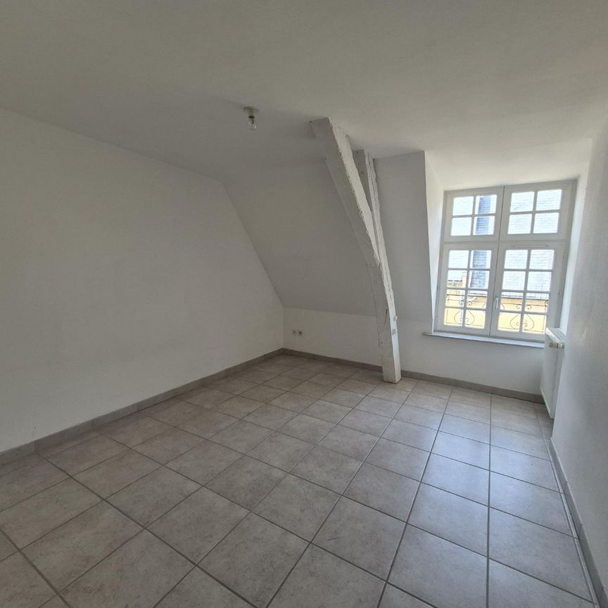 Location Appartement 3 pièces 79m² ST OMER 62500 - Photo 1