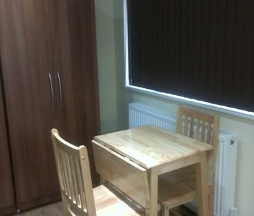 Studio Flat, Cranhurst Road, NW2 - Photo 2