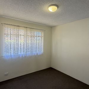 4/10 Macquoid Street, Queanbeyan - Photo 2