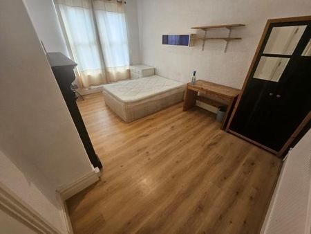 7 bedroom terraced house to rent - Photo 3