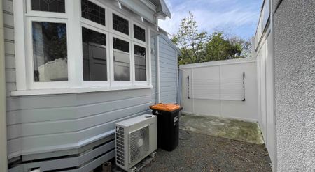 Two Bedroom Modern - Close to Hospital - Photo 4