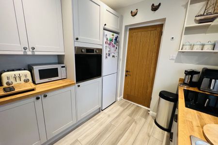 Knoll Crescent, Eastbourne - Photo 5