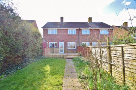 4 bedroom semi-detached house to rent - Photo 3