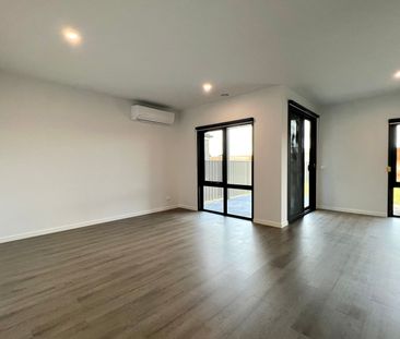 10 Beartooth Court, Pakenham VIC 3810 - House For Rent | Domain - Photo 4