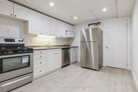 Semi-Detached Home For Lease | C8131118 - Photo 3