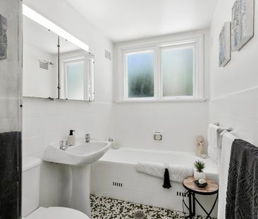 22 Holland Crescent, Frenchs Forest NSW 2086 - House For Rent | Domain - Photo 6