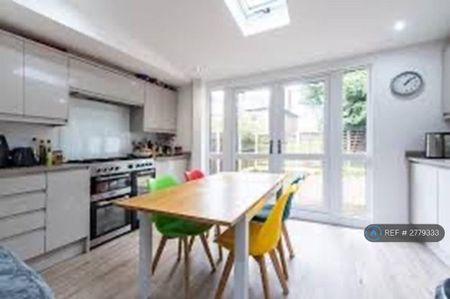 1 bedroom in a house share to rent - Photo 4