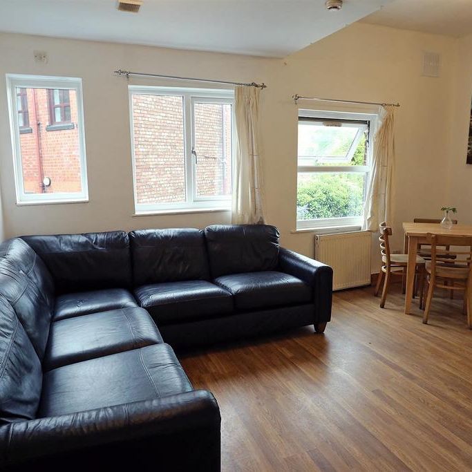 4 bedroom private hall to rent - Photo 1