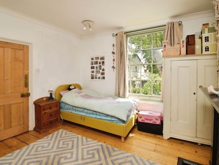4 Bed Terraced House, Woodland Terrace, SE7 - Photo 5