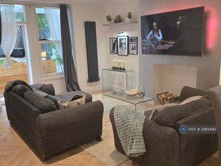 3 bedroom flat to rent - Photo 3