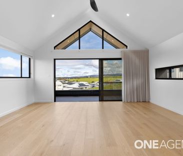 SPACIOUS FAMILY LIVING IN A TRANQUIL MILTON SETTING - Photo 2