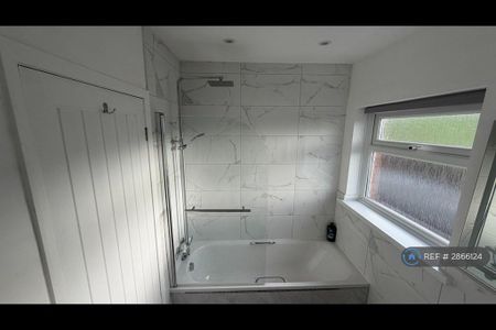 2 bedroom semi-detached house to rent - Photo 5