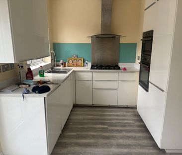 3 Bed Terraced House, Earlswood Avenue, CR7 - Photo 3