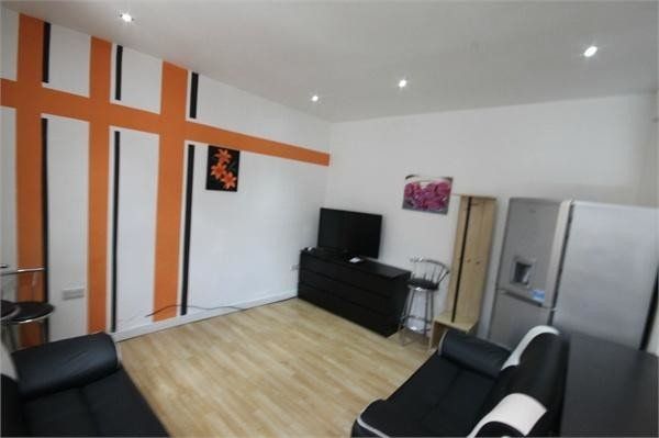 3 Bed - 29 Autumn Avenue, Hyde Park, Leeds - LS6 1RE - Student - Photo 1
