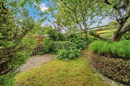 3 bedroom semi-detached house to rent - Photo 4