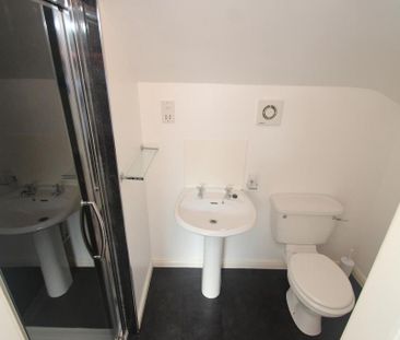 3 bedroom flat to rent - Photo 5