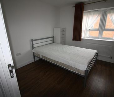 4 bedroom semi-detached house to rent - Photo 6