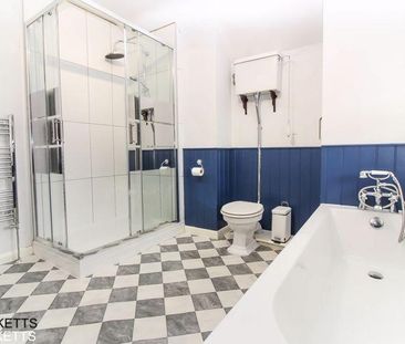 2 bedroom end of terrace house to rent - Photo 3