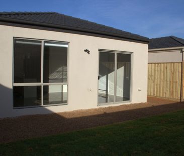 Family Home in Clyde North !! - Photo 6