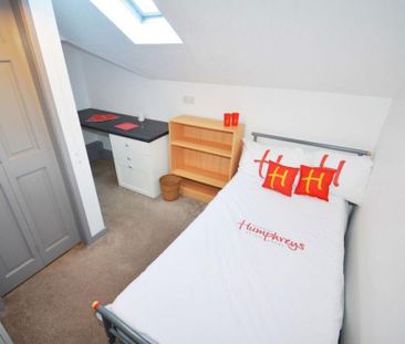 4 bedroom flat to rent - Photo 1