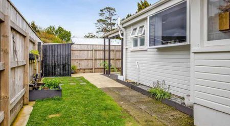 Three Bedroom with Charm - Photo 4