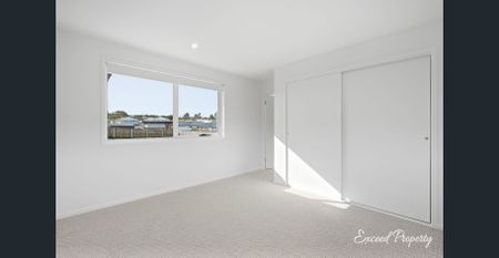 Brand New, Stylish & Conveniently Located - Photo 3