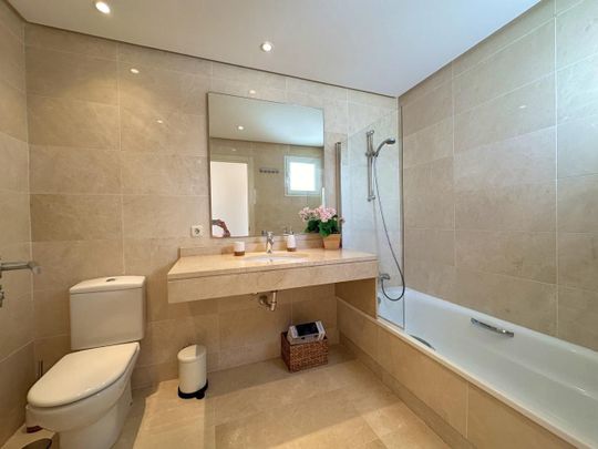 Ático de alquiler en Alcazaba Lagoon, Casares pueblo - Photo 1