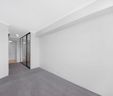 Spectacular Harbour & City Views in a Prestigious Potts Point Address - Photo 4