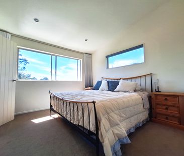 Stunning 3-Bedroom Home with Breathtaking Views in Browns Bay - Photo 6