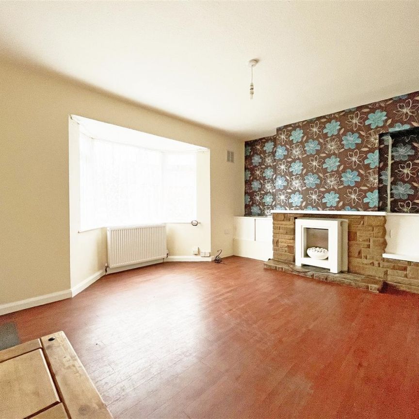 3 bedroom Semi-detached house to rent - Photo 1