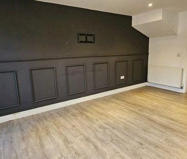 3 bedroom end of terrace house to rent - Photo 2