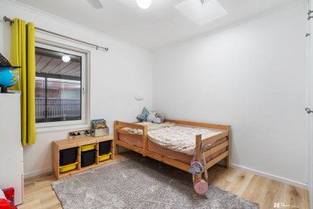 Spacious 3-Bedroom Home in highly sought after Glengowrie! - Photo 4