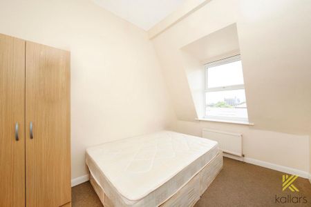 3 bedroom flat to rent - Photo 2