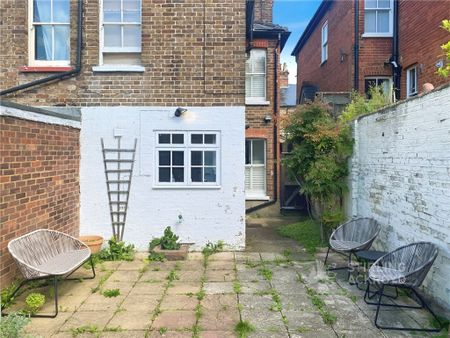 Cheselden Road, Guildford, Surrey, GU1 3SB - Photo 2