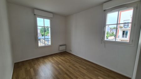 Location Appartement 3 pièces 71m² ORLEANS 45000 - Photo 2